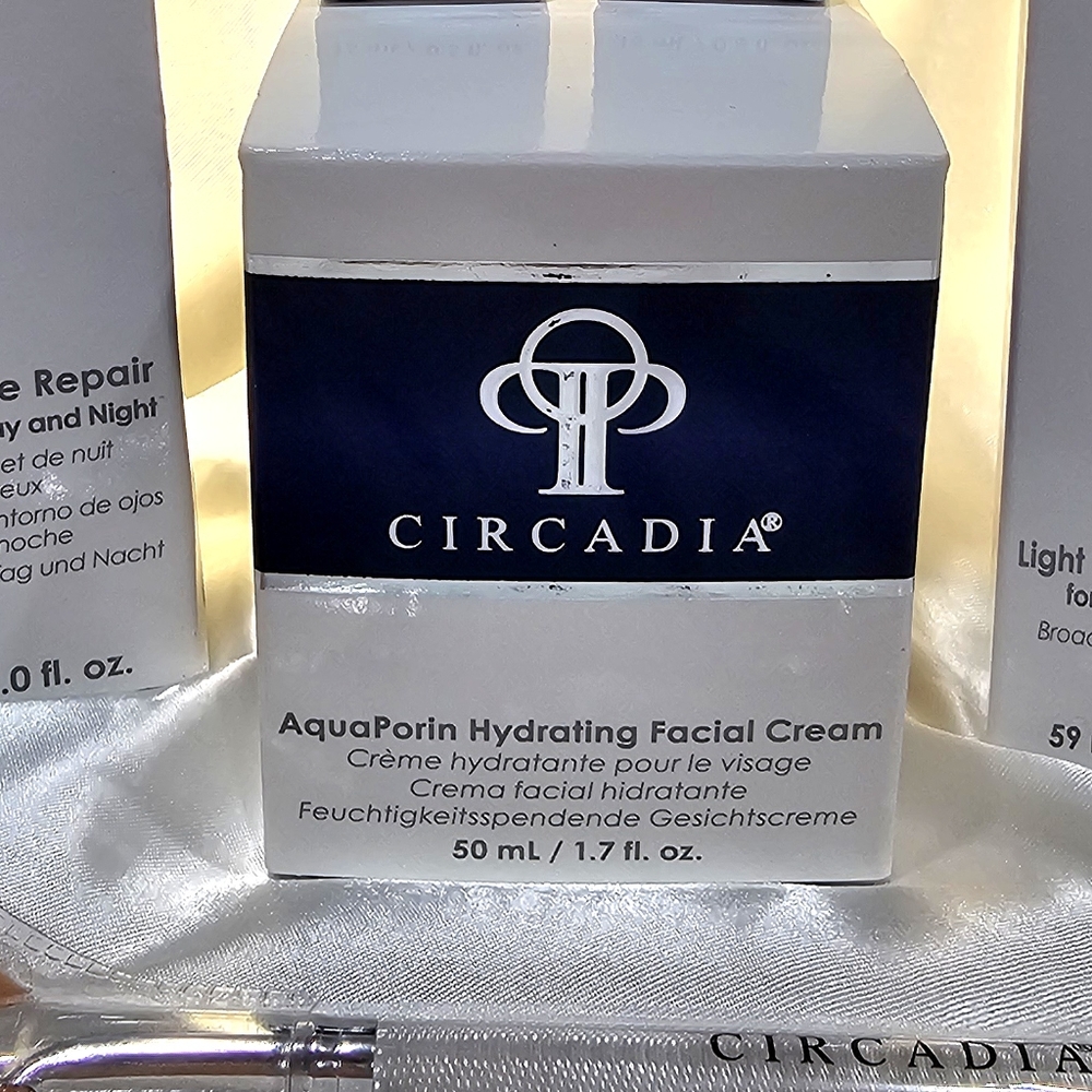 Circadia Skincare Item Luxury Line Anti- Aging 5 piece set - Picture 2 of 9